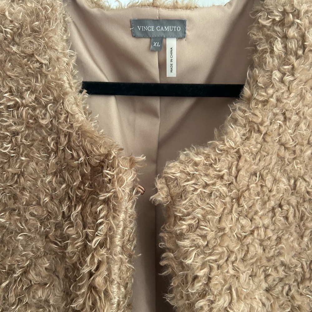 Vince Camuto faux fur vest - Picture 3 of 4